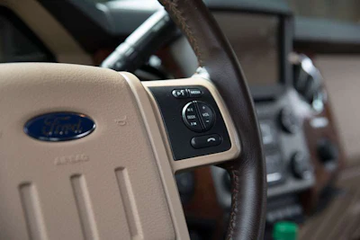 Ford has made sure controls for answering phone, controlling the audio and heating are at your fingertips in the King Ranch.