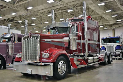 2005 Kenworth W900L