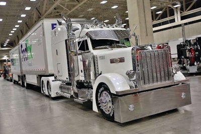 Gilbert Velaquez's 2000 Peterbilt 379