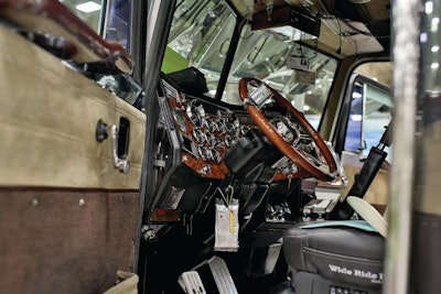 Gilbert Velaquez's 2000 Peterbilt 379