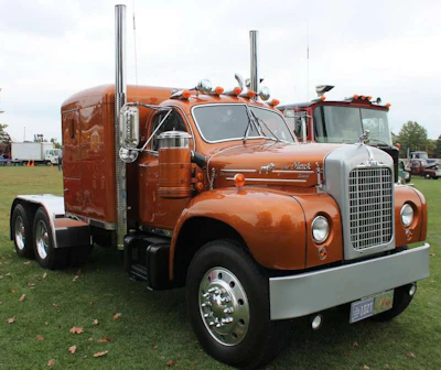 1965 Mack B61