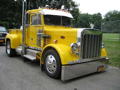 1977 Peterbilt 359 owned by Dick Webster of Newport, NY