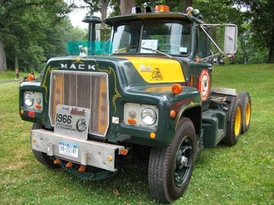 1966 Mack R600 owned by Joe Mento