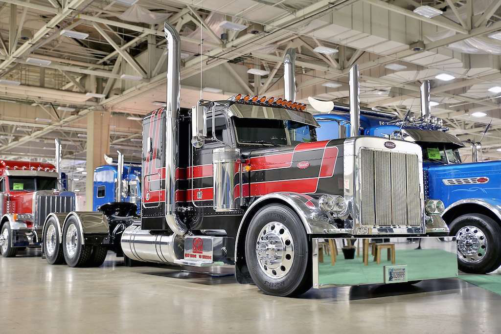 Dustin Ballard and Jim Bob Cross&rsquo;s 1995 Peterbilt 379