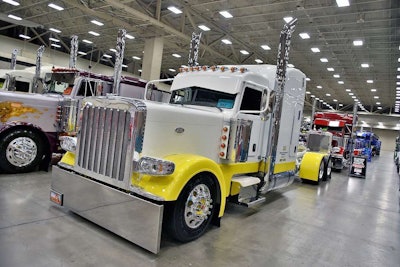 Josh Skidmore’s 2016 Peterbilt 389
