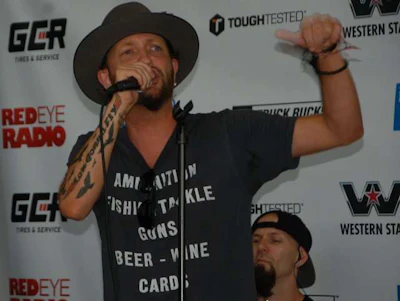 Locash performs