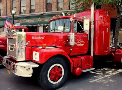 1977 Brockway N761 owned by Susan Grimm of Kew West, Fla.