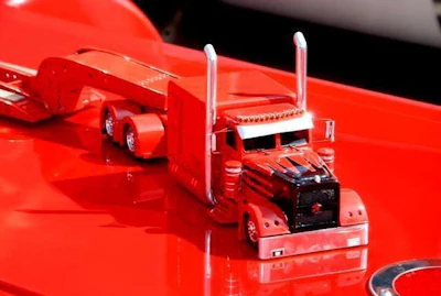 Dave Charlebois' Freightliner in miniature