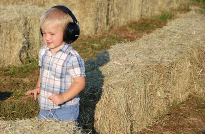 Young truck/tractor pull fan