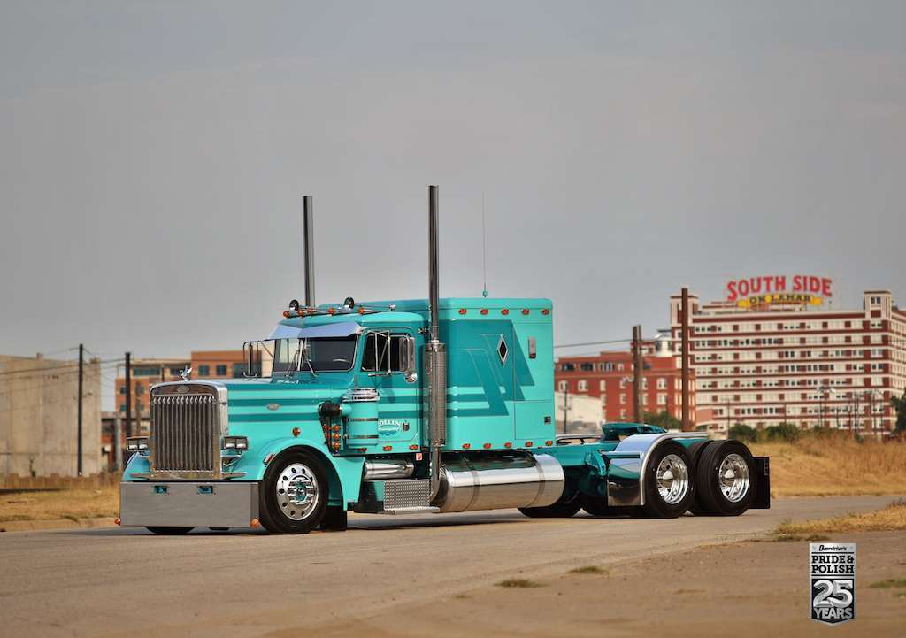 Working Bobtail champion: Vinnie Diorio, 1985 Peterbilt 359
