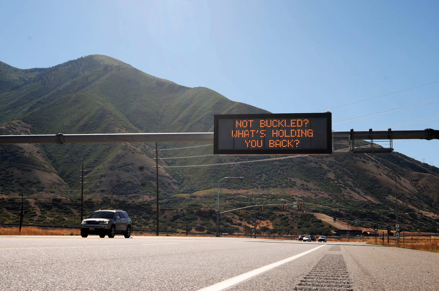 Utah DOT reaches drivers through humorous road signs Truckers News