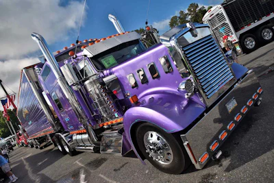 John Jaikes' 1999 Kenworth W900L and 2006 Utility reefer won third place in the Combo - 1992-2012 category.