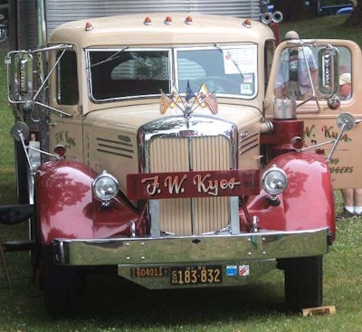 1950 Mack LFT