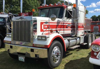 1984 Autocar AT64 owned by J & H Rymes and Daughters