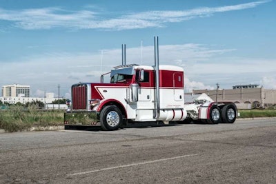 Candice Cooley’s vintage-inspired 2017 Peterbilt 389.