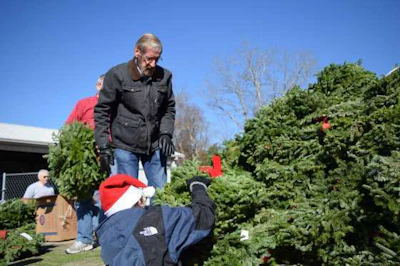 Volunteers load a trailer with remembrance wreaths at Alabama National Cemetery.