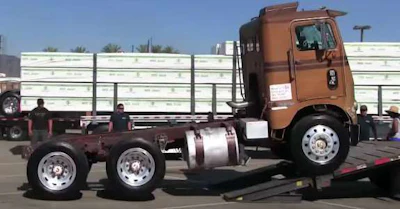 Point Loading Trailer Fail Loading lesson: Truck having troubles getting on a trailer | Truckers News