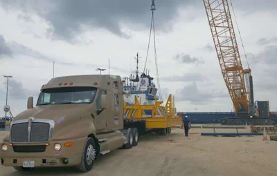 De La Rosa's truck gets loaded with an oversize load. (Image Courtesy of Cynthia De La Rosa)