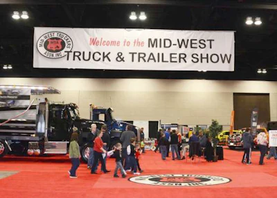 Visitors walk the floor at the Mid-West Truck & Trailer Show. (Image Courtesy of Mid-West Truckers Association)