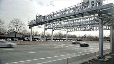 Cashless tolling gantry