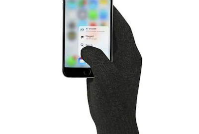 Glove.ly’s gloves let you use your smartphone while staying warm.
