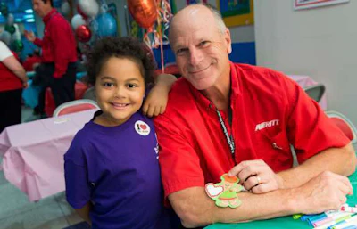 Tampa service center director Dick Wiggins spends time with a St. Jude Children’s Research Hospital patient as part of Averitt Express’ recent trip to the Memphis facility to present a donation from Averitt’s employees.