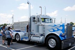Jake Lindamood’s 1988 Peterbilt 379 won Best of Show at 2016’s Shell Rotella SuperRigs contest