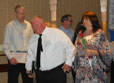 Noble Gould, center, accepts his Driver of the Year award with his wife, Ellen Gould, at the KMCA 2017 Safety Awards Banquet. (Image Courtesy of KMCA)