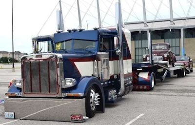 1/64 DCP YELLOW PETERBILT 379 W/ 63