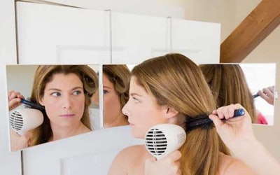 Get a good look at yourself with foldable mirror Floxsee.