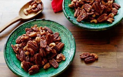 Slow cooker spiced nuts