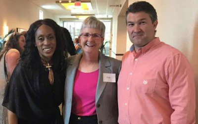 Prime drivers Dee Sova (left) and Reba Hoffman (middle) with their fleet manager, Steven Wray, at the 2017 Highway Diamonds Gala event. (Image Courtesy of Facebook/Trucking Divas Rock)