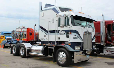 Matt Schlueger’ 1993 Kenworth K100E “Not Daddy’s Money”