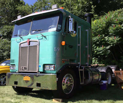 1985 Kenworth K100E owned by Keith Suits