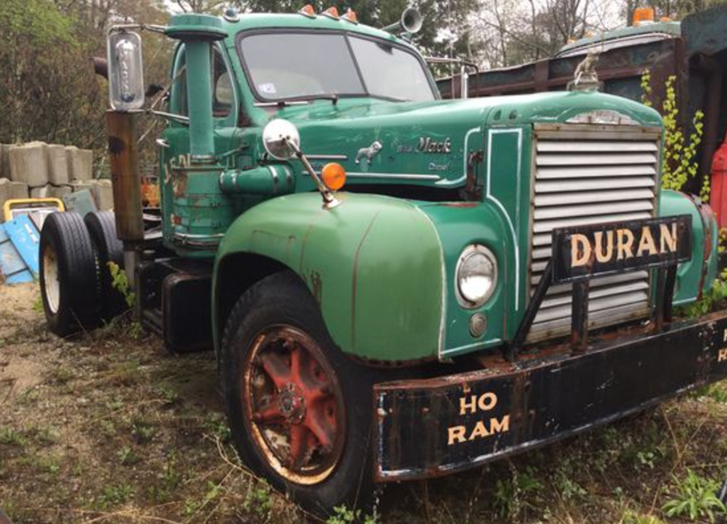 Auction scheduled for Aug. 19 to sell vintage Mack trucks | Truckers News