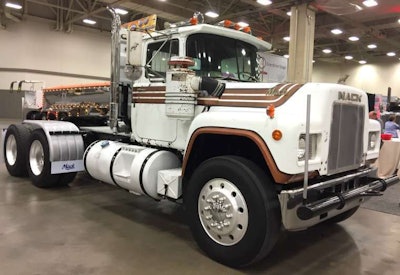 LC Piggot owns this 1986 Mack 'R' Model, on display at GATS this week. It has a Mack 300 HP engine with Eaton 10-speed transmission.