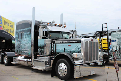 Robert Errthum, Olin, IA – 2013 Peterbilt 389 – Miles of Memories