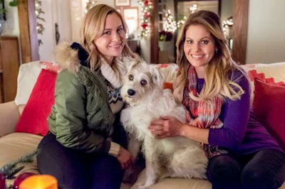 Candace Cameron Bure and Happy The Dog in “Switched for Christmas” (Credit: © 2017 Crown Media United States, LLC | Photo: Jeremy Lee)