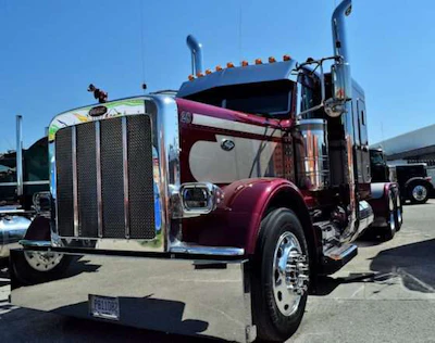 Dave Marti Trucking’s “High Maintenance Too” 2015 389 glider.
