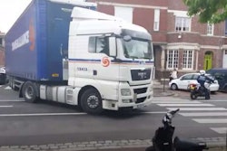 truck gouges-car
