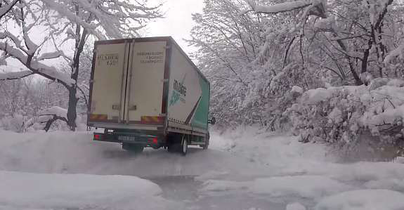 box-truck-drifting