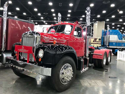 Dan VanNess' 1961 Mack B-61 has a 673 Mack engine and quadraplex transmission.