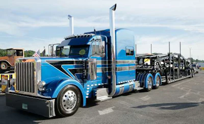 Best of Show winner was Eric Turner, Sr.’s 2015 Peterbilt 389; 2018 Wally-Mo Eight-car Hauler (Shell ROTELLA photo)