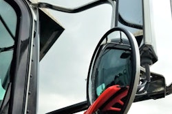 trukr-stik-close-up-passenger-side-mirror-2018-06-13-13-03-900×1200