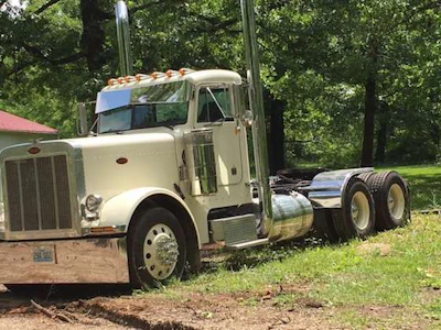 Wolder-Nixon recently redid the upholstery inside this 1995 Peterbilt day cab. (Image Courtesy of Carol Wolder-Nixon)