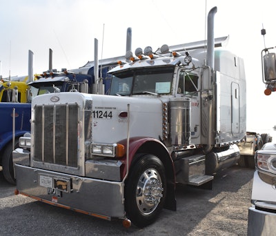 Jessie Thompkins' 2000 Peterbilt 379.