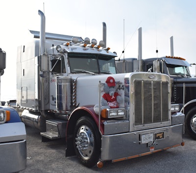 Jessie Thompkins decorated their 2000 Peterbilt 379 with Big Al, the mascot of the Alabama Crimson Tide football team.