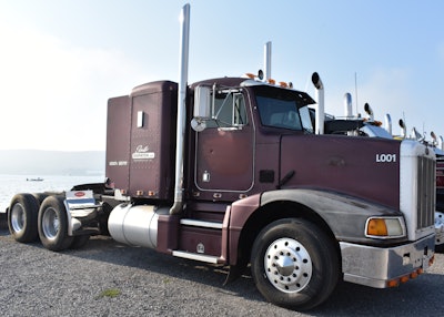 Kevin Wever's 1988 Peterbilt 377.