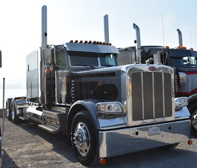 Lee Hogan's 2018 Peterbilt 389.