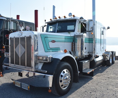 Chris Lint's 1997 Peterbilt 379.